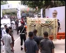 Photos: बीजेपी मुख्यालय पहुंचा पूर्व पीएम अटल बिहारी वाजपेयी का पर्थिव शरीर, पीएम मोदी और अमित शाह हैं मौजूद