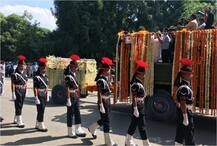 अपने अंतिम यात्रा पर निकले पूर्व पीएम अटल बिहारी वाजपेयी, देखें तस्वीरें