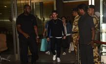 प्रियंका चोपड़ा और अपने रिश्ते को नाम देने पैरेंट्स संग मुंबई आए निक जोनास, देखें तस्वीरें