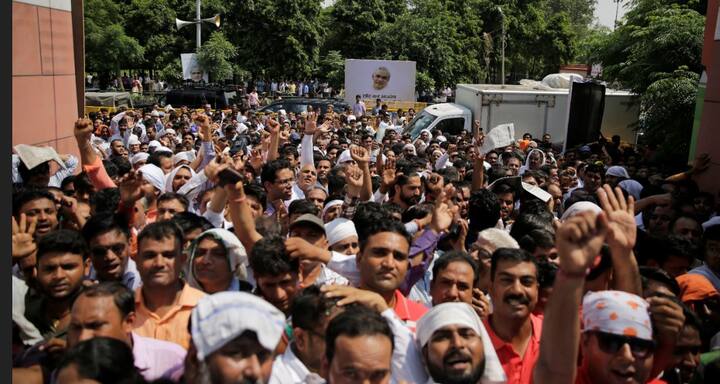 कृष्णा मेनन मार्ग, सुनहेरी बाग रोड, तुगलक रोड, अकबर रोड, तीस जनवरी मार्ग, मान सिंह रोड़, भगवान दास रोड, शाहजहां रोड और सिकंदरा रोड समेत कुछ सड़कों को बंद किया गया है.