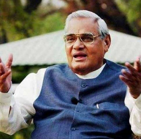 अमीषा पटेल ने लिखा है कि हमारे देश के सबसे महान प्रधानमंत्री उनमुक्त विचारकों में से एक अटल जी की आत्मा को शांति मिले. वास्तव में वे कई लोगों के लिए एक उदाहरण थे.