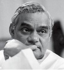 अटल बिहारी वाजपेयी के सम्मान में मॉरीशस के सरकारी भवनों में राष्ट्र ध्वज आज आधा झुका रहेगा