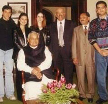 प्रीति जिंटा लिखती हैं कि वे एक करिश्माई नेता थे. कुछ शब्दों के साथ वे ठोस काम करते थे. विदेशी संबंधों के साथ भारतीय मैत्री और ताकत का शानदार चेहरा थे. पोखरण, कारगिल, गोल्डन क्वाड्रीलैटरल, दिल्ली लाहौर बस, कश्मीयत. आपको गहराई के साथ हमेशा याद किया जाएगा सर. आप एक युग का अंत हैं.