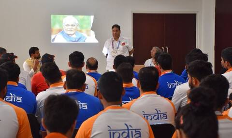 Asian Games 2018: अटल बिहारी वाजपेयी को मेडल समर्पित करेंगे भारतीय खिलाड़ी Asian Games 2018: अटल बिहारी वाजपेयी को मेडल समर्पित करेंगे भारतीय खिलाड़ी