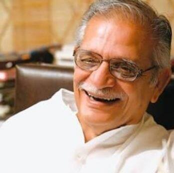 एक बार वक्त से, लम्हा गिरा कही, वहा दास्ताँ मिली, लम्हा कही नहीं, थोड़ा सा हँसा के, थोड़ा सा रुला के, पल ये भी जानेवाला है. फोटोः इंस्टाग्राम