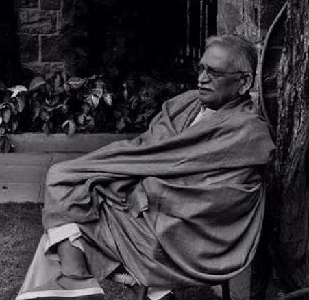 वो यार है जो खुशबू की तरह, वो जिंदगी जुबां उर्दू की तरह,
वो जिसकी जुबां उर्दू की तरह, मेरी शाम रात, मेरी कायनात, वो यार मेरा सईंया-सईंया. फोटोः इंस्टाग्राम