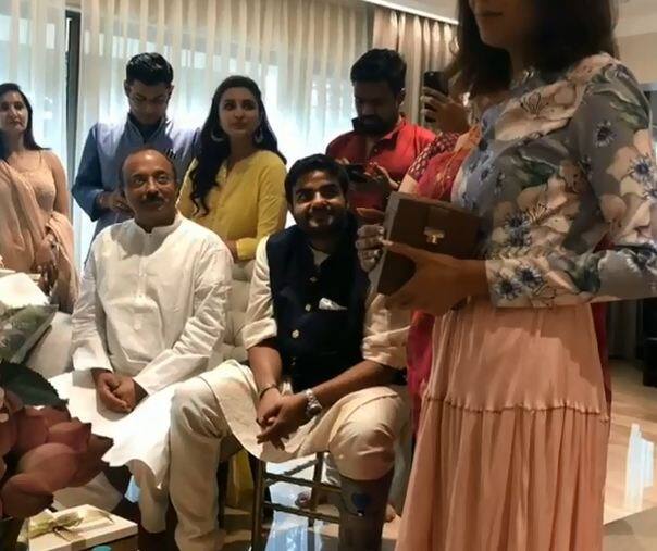 इस तस्वीर में प्रियंका की कजिन परिणीती चोपड़ा नजर आ रही हैं. फोटोः इंस्टाग्राम