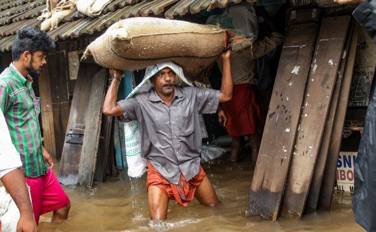 Kerala Flood: केरल को 500 करोड़ की मदद का एलान, अब तक 357 लोगों की मौत, रेस्क्यू ऑपरेशन जारी