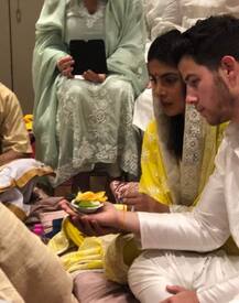 In Pics: देसी गर्ल के रंग में रंगे विदेशी निक, पंजाबी रीति रिवाजों से हुई रोके की रस्म