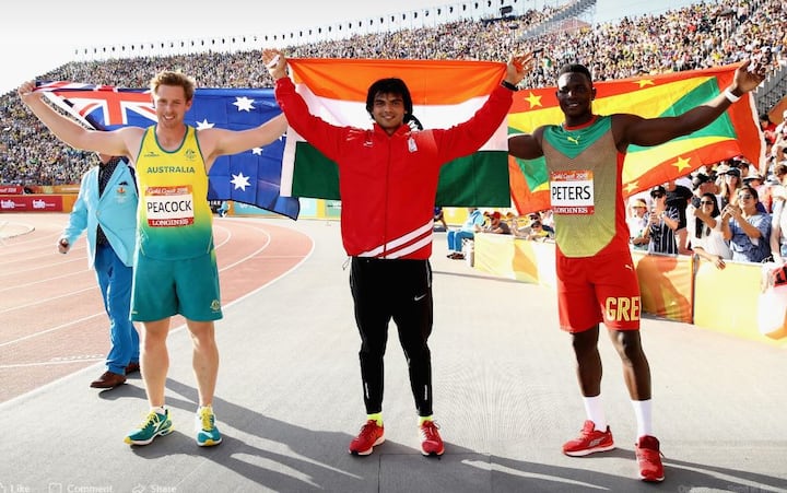 पानीपत के खंडरा गांव में जन्मे नीरज चोपड़ा का अगर भारतीय रिकार्ड देखें तो अंजू बेबी जॉर्ज के बाद किसी विश्व चैम्पियनशिप स्तर पर एथलेटिक्स में स्वर्ण पदक जीतने वाले दूसरे भारतीय हैं. एशियन गेम्स 2014 में ध्वजवाहक हॉकी खिलाड़ी कप्तान सरदार सिंह बने थे.(फोटो-इंस्टाग्राम)