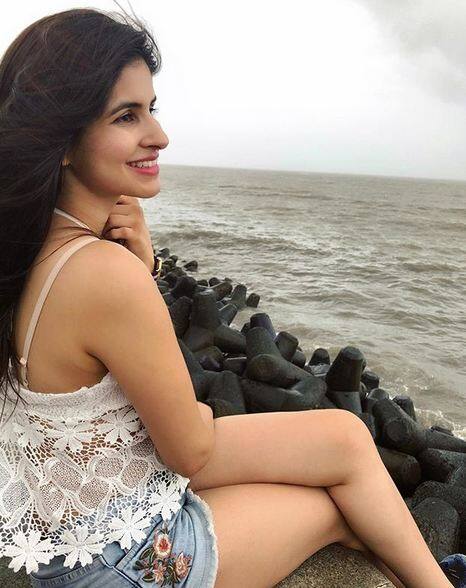 जी हां, 'सोनू के टीटू की स्वीटी' के फेमस गानें 'बम डीगी डीगी बम' ने साक्षी की किस्मत बदल दी. फोटोः इंस्टाग्राम