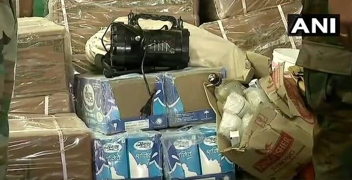 इसके साथ ही दिल्ली से लेकर महाराष्ट्र की सरकार ने राहत कोष भी देने का ऐलान किया है. तस्वीर: एएनआई