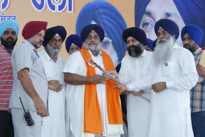 SAD BJP alliance Rift: Shiromani Akali Dal will contest the 2019 elections independently in Haryana NDA को झटका दे सकता है अकाली दल, 2019 चुनाव में हरियाणा में अकेले लड़ने का किया एलान