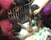 सावन का आखिरी सोमवार: भोले के जयकारों के साथ मंदिरों में उमड़ा आस्था का सैलाब, देखें तस्वीरें