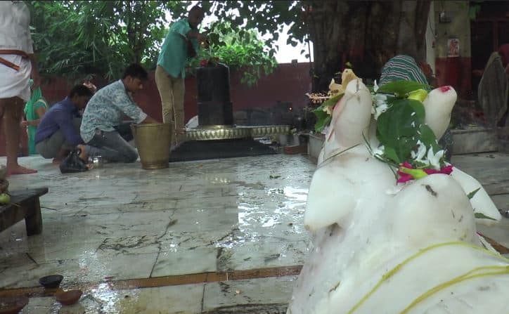 गोरखपुर: महमूद गजनवी ने इस शिवलिंग पर खुदवा दिया था कलमा, फिर भी कम नहीं हुई शिवभक्‍तों की आस्‍था