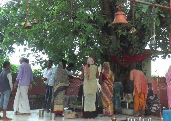 गोरखपुर: महमूद गजनवी ने इस शिवलिंग पर खुदवा दिया था कलमा, फिर भी कम नहीं हुई शिवभक्‍तों की आस्‍था