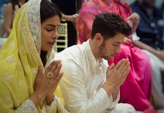 रोके के दौरान और बाद में रिसेप्शन के चलते शनिवार को प्रियंका चोपड़ा की तस्वीरें देर रात तक वायरल होती रहीं. फोटोः इंस्टाग्राम 