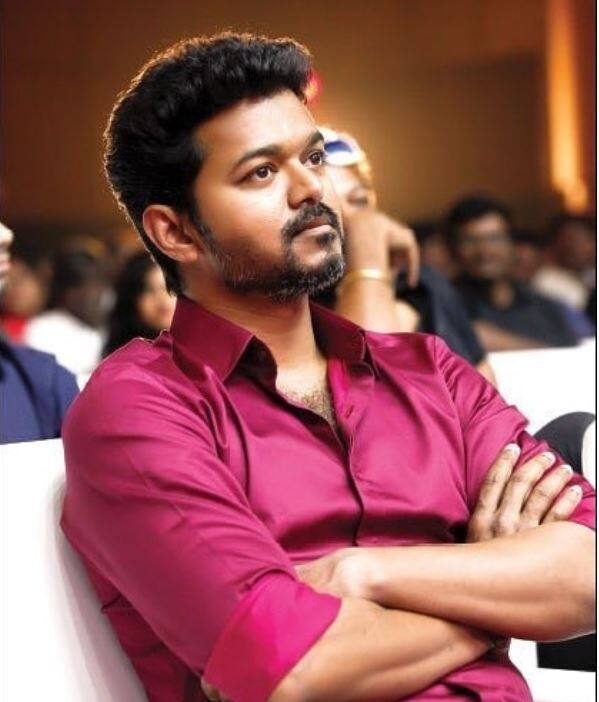 तेलुगू स्टार विजय ने 5 लाख रुपए की मदद की है. उनके अलावा अभिनेत्री अनुपमा परमेशवरन ने केरल की मदद के लिए 1 लाख रुपए डोनेट किए हैं. (तस्वीर: इंस्टाग्राम)