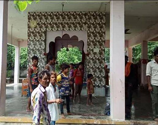 murder of a priest in allahabad इलाहाबाद: शिव मंदिर के पुजारी का क़त्ल कर लाश पेड़ पर लटकाई