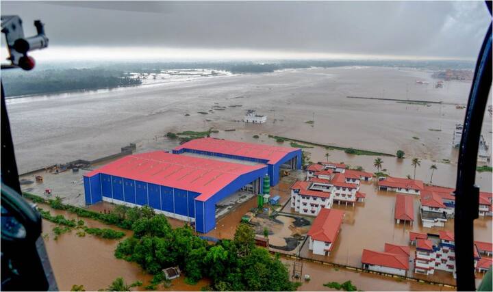 हाल ही में प्रधानमंत्री नरेंद्र मोदी ने खुद बाढ़ का हवाई जायजा लिया और 500 करोड़ रुपये की सहायता देने की घोषणा की है. फोटो - पीटीआई 