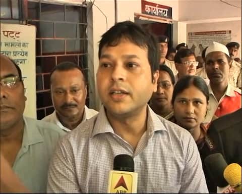 बिहार: महिला को निर्वस्त्र कर घुमाने के आरोप में 15 गिरफ्तार, युवक की हत्या की गुत्थी अब तक अनसुलझी बिहार: महिला को निर्वस्त्र कर घुमाने के आरोप में 15 गिरफ्तार, युवक की हत्या की गुत्थी अब तक अनसुलझी