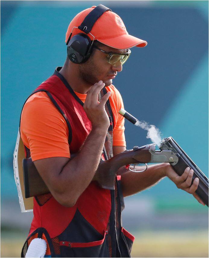 दूसरा सिल्वर मेडल भी भारत को खेल के दूसरे दिन मिला. 19 साल के लक्ष्य शेरॉन ने 50 मीटर एयर राईफल स्‍पर्धा में देश को सिल्वर मेडल दिलाया. फोटो - एपी