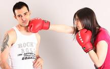 पार्टनर को छोड़ किसी तीसरे के साथ संबंध बनाना ही धोखा देना नहीं है बल्कि ये काम भी हैं इसमें शामिल