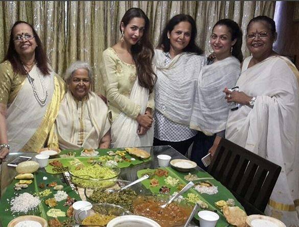 जी हां, मलाइका साड़ी भी बेहद ग्लैमरस अंदाज में पहनती हैं. फिर चाहे वो दीवाली का ओकेजन हो या फिर ओनम का. फोटोः इंस्टाग्राम