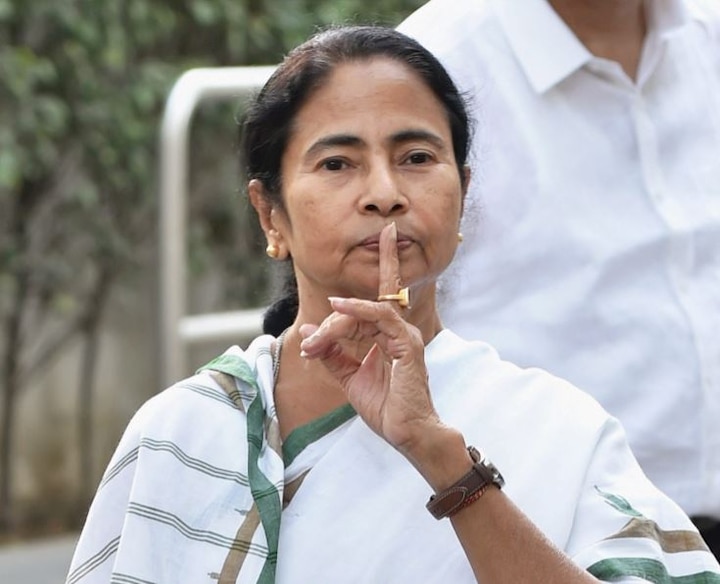 पश्चिम बंगाल: सीएम ममता बनर्जी ने नहीं दी राज्य में CAG ऑडिट करने की इजाजत Mamata Banerjee is now refusing to state's audit by CAG पश्चिम बंगाल: सीएम ममता बनर्जी ने नहीं दी राज्य में CAG ऑडिट करने की इजाजत