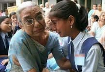 जानें- सोशल मीडिया पर वायरल हो रही रोती दादी-पोती की तस्वीर का सच