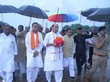 वाजपेयी की अस्थि कलश विसर्जन यात्रा में शामिल हुए राजनाथ सिंह और सीएम योगी