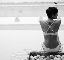 अपनी बोल्डनेस से मंदिरा बेदी 46 की उम्र में भी दे रही हैं 26 की अभिनेत्रियों को भी मात