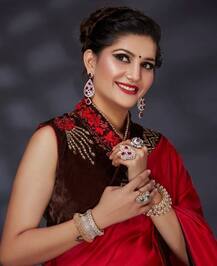 इंटरनेट पर छाया हरियाणवी डांसर सपना चौधरी का देसी स्वैग, देखें तस्वीरें