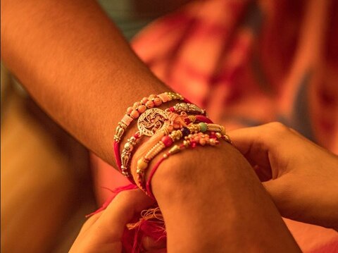 Rakshabandhan Special: इस रक्षाबंधन बहनें अपने भाई को दे सकती हैं ये खास गिफ्ट