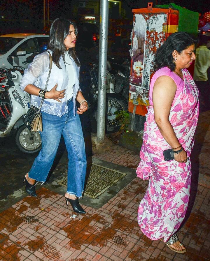 पोस्ट किए वीडियों में प्रियंका की जिंदगी के वे सभी खूबसूरत लम्हे दिखाई देते हैं जो उन्होंने अपने पिता के साथ बिताए हैं. प्रियंका के स्कूल के दिनों से लेकर बड़े होने तक की कुछ तस्वीरें इस वीडियो में दिखाई देती हैं. (तस्वीर: मानव मंगलानी)