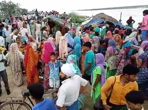 बिजनौर: गंगा नदी में नाव पलटने से 32 लोग बहे, राहत और बचाव का काम जारी बिजनौर: गंगा नदी में नाव पलटने से 32 लोग बहे, राहत और बचाव का काम जारी