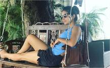 बरसात में कुछ इस तरह मजा कर रही हैं एक्ट्रेस हिना खान, देखें तस्वीरें