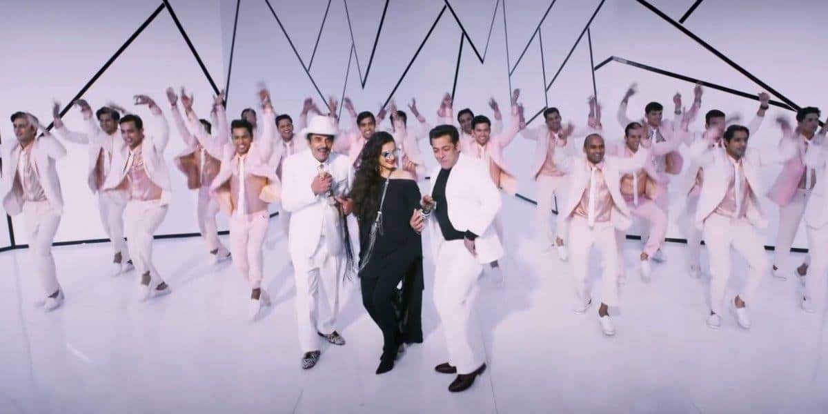 Watch: रेखा संग धर्मेंद्र ने एक बार फिर से किया 'रफ्ता-रफ्ता', सलमान ने भी लगाए ठुमके