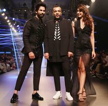 Lakme Fashion Week: शाहिद कपूर के सााथ पहली बार रैम्प पर उतरीं दिशा पाटनी, थम गई निगाहें
