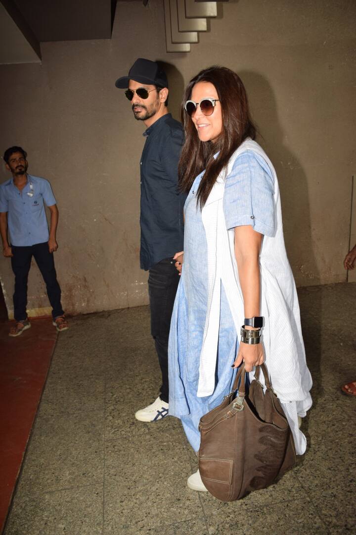 नेहा और अंगद के ऑफिशियल अनाउंसमेंट के बाद से ही बॉलीवुड सेलिब्रिटीज और उनके लाखों फैंस उन्हें बधाईयां देते नहीं थक रहे हैं. (तस्वीर: मानव मंगलानी)