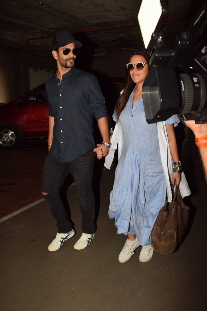 नेहा और अंगद दोनों ने ही सोशल मीडिया के जरिए शादी अपनी शादी के तस्वीरें साझा कर सबके हैरान कर दिया था. (तस्वीर: मानव मंगलानी)