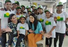 बॉलीवुड एक्ट्रेस डेजी शाह ने बच्चों के साथ जन्मदिन से पहले मनाया जश्न, देखें तस्वीरें