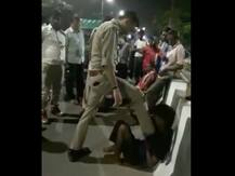 यूपी पुलिस के बूट तले गरीब की गर्दन, वीडियो वायरल होने के बाद हुई कार्रवाई