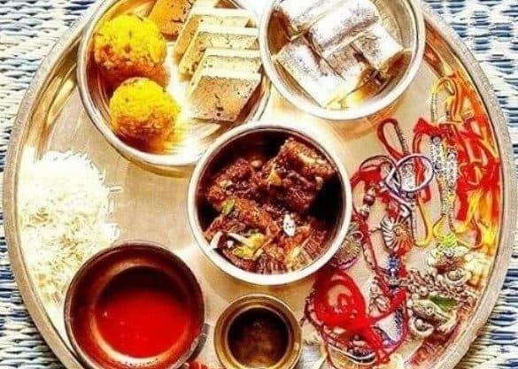  रक्षाबंधन के खास अवसर पर बहनें अपने भाईयों को राखी का पवित्र धागा बांधती हैं. खास बात यह है कि त्योहार पर भाई-बहन के बीच एक अनूठे रिश्तों को भी मजबूती मिलती है. इस बार यह त्योहार 26 अगस्त को पड़ रहा है. तस्वीर: गूगल फ्री इमेज