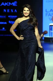 एक्ट्रेस जैकलिन फर्नांडीस ने रैंप पर बिखेरा जलवा, देखें तस्वीरें