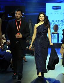 एक्ट्रेस जैकलिन फर्नांडीस ने रैंप पर बिखेरा जलवा, देखें तस्वीरें