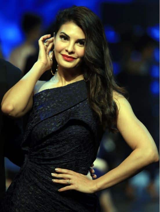  जैकलिन बॉलीवुड की उन एक्ट्रेसेस में शामिल हैं जिन्हें फैंस इस अंदाज में देखना खूब पसंद करते हैं. फोटो - फोटोकॉर्प