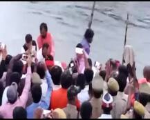 बस्ती: वाजपेयी के अस्थि कलश विसर्जन के दौरान पलटी नाव, बाल-बाल बचे नेता, अधिकारी