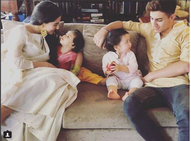 सारा, इब्राहिम, तैमूर और इनाया की खूबसूरत तस्वीर भी देखने को मिली है.