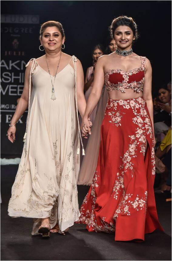 साल 2011 में 'वन्स अपॉन अ टाईम इन मुम्बई' के लिए उन्हें अंतरराष्ट्रीय इंडियन फिल्म एकेडमी अवॉर्ड भी मिला. फोटो - फोटोकॉर्प